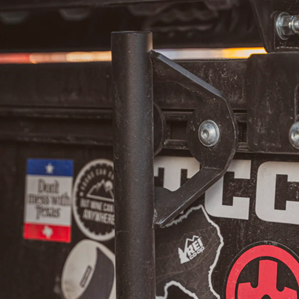 Flag Pole Mount & Allegiance Flag Supply 3' x 5' American Flag Kit